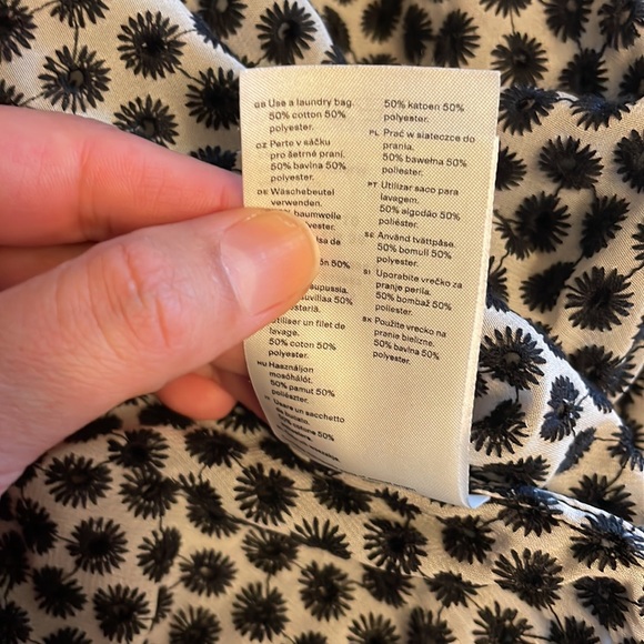 Arket Embroidered Blouse Black White Eyelet Sz 36 or Small - Picture 7 of 7